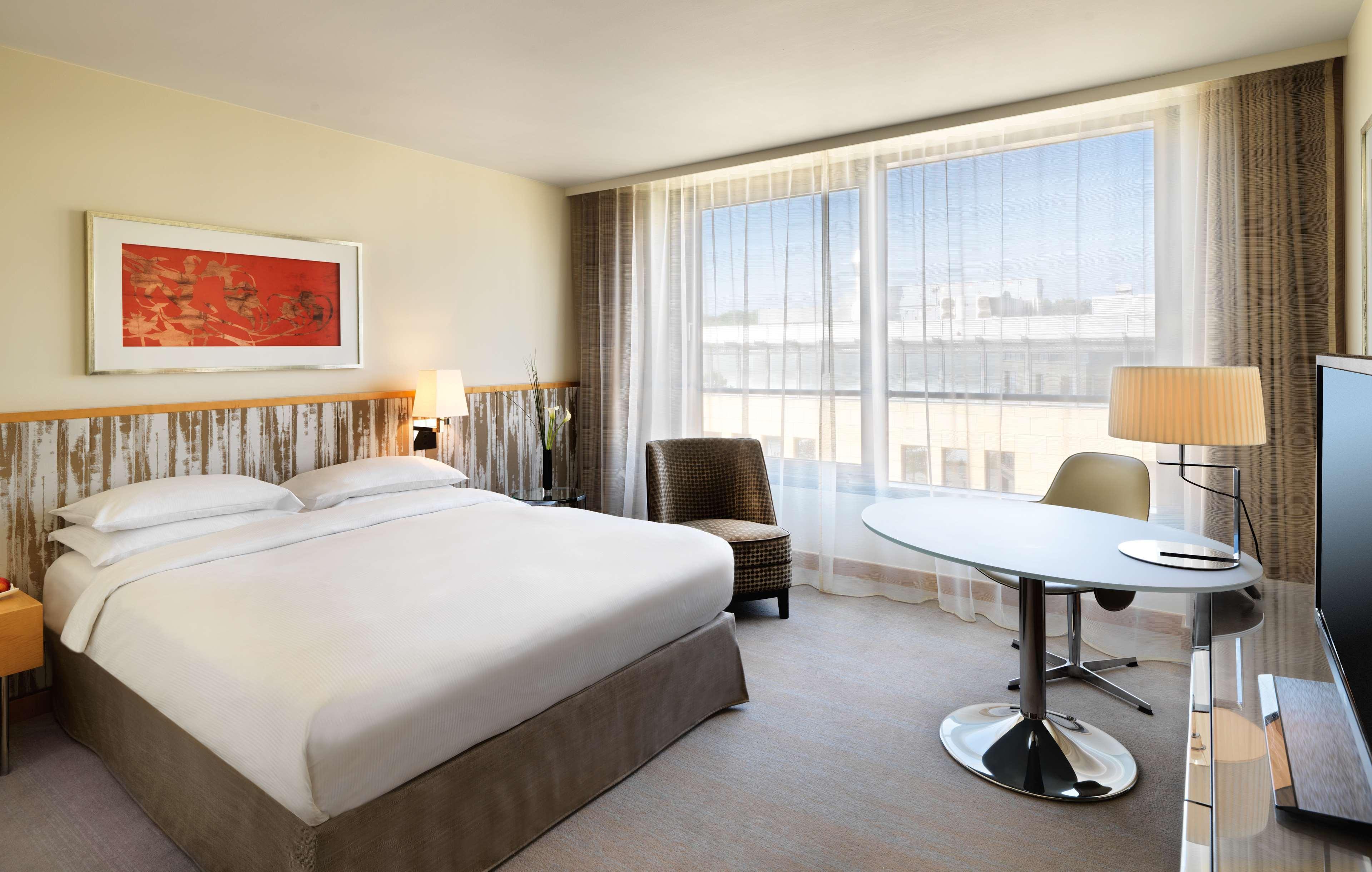 Hyatt Regency Mainz Hotell Exteriör bild A room at the hotel