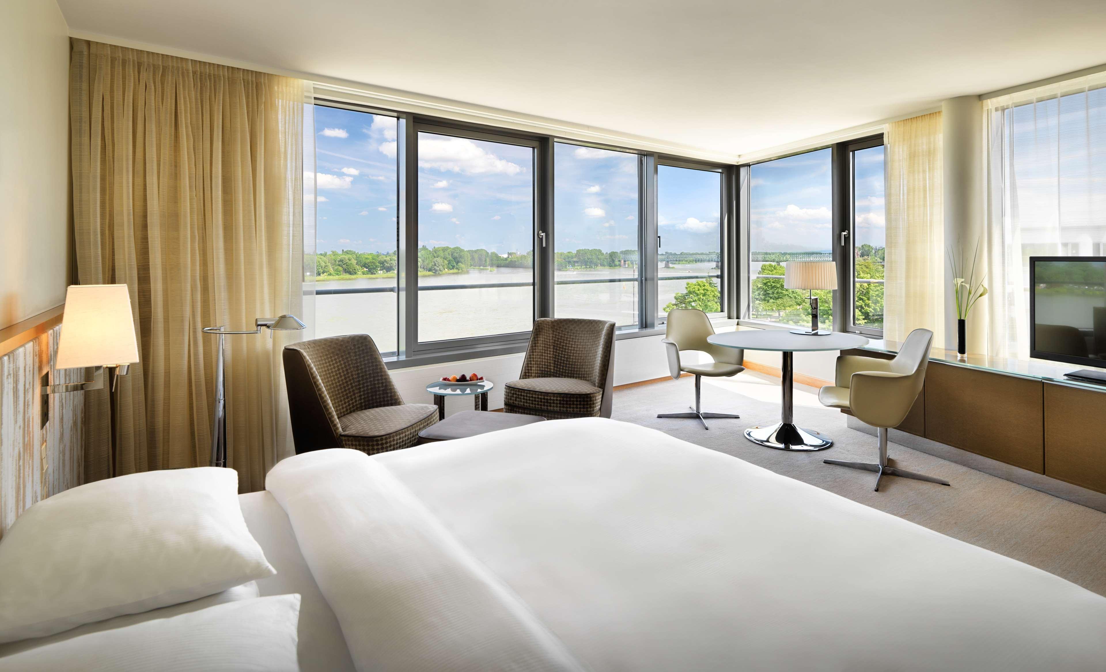 Hyatt Regency Mainz Hotell Exteriör bild A room at the hotel