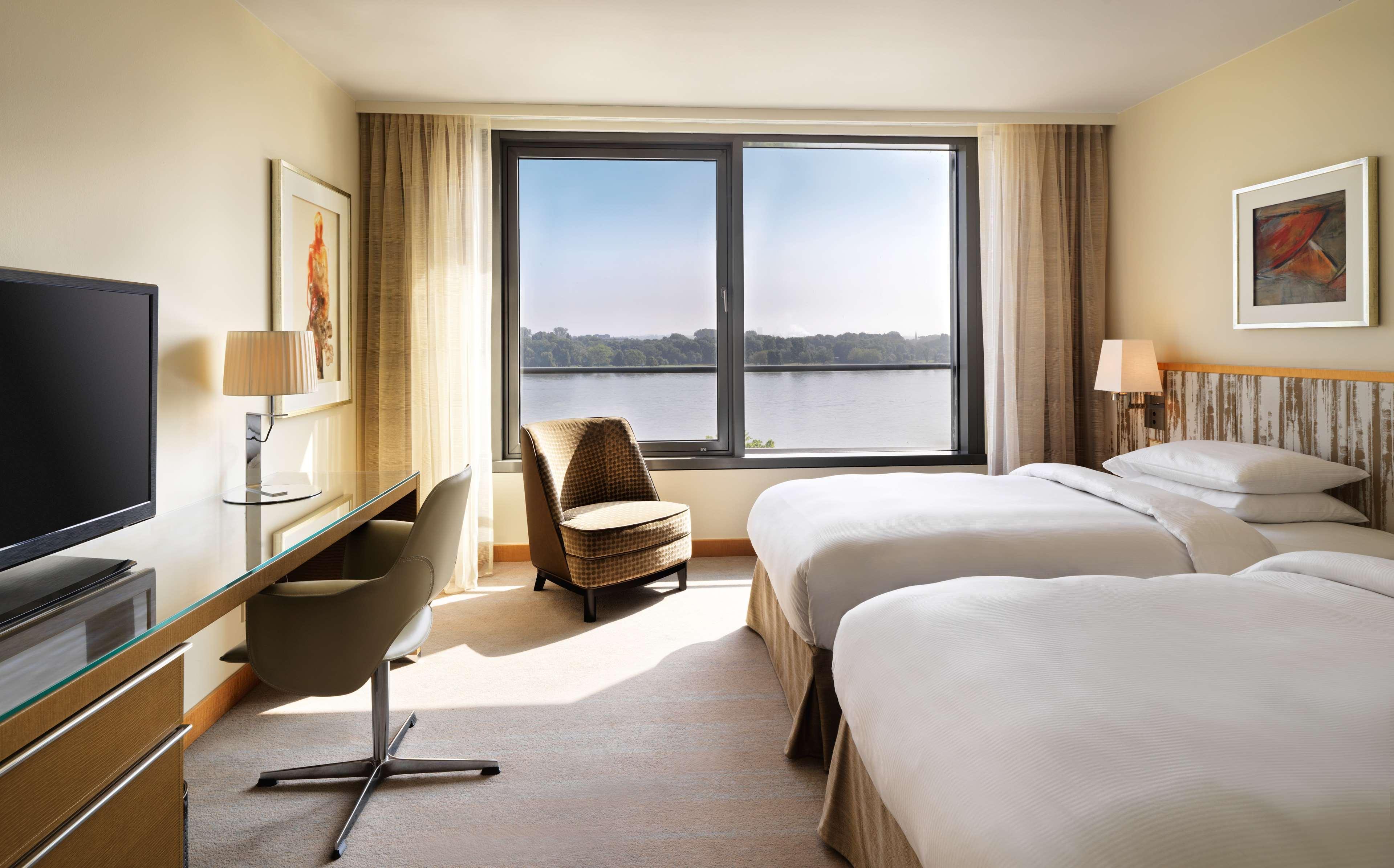 Hyatt Regency Mainz Hotell Exteriör bild A room at the hotel
